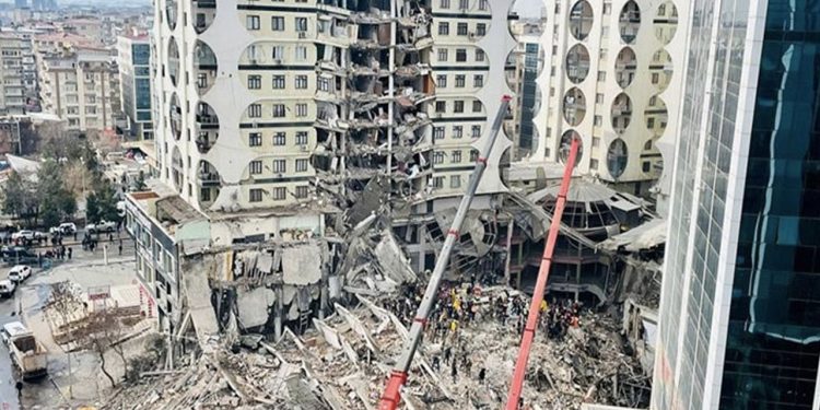 Depremde yıkılan Galeria soruşturmasında 7 kişi tahliye oldu