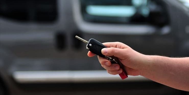 Beş otomobil markasının toplam 14 modeline yüzde 18’e varam zamlar geldi. EBS Danışmanlık’ın sahibi Erol Şahin, bu zamların devam edeceğini duyurdu.