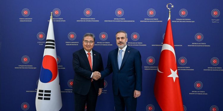 Dışişleri Bakanı Fidan, Güney Koreli mevkidaşıyla görüştü: Batı, merkezi konumunu kaybediyor