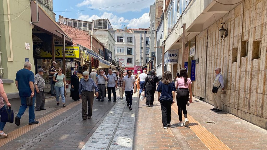 Dokuz günlük bayram tatili küçük esnafı vurdu: 'Umduğumuzu bulamadık'