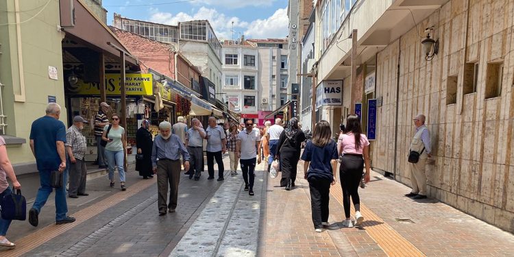 Dokuz günlük bayram tatili küçük esnafı vurdu: 'Umduğumuzu bulamadık'