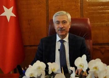 Ege Üniversitesi eski rektörü, tedavi için gittiği hastanede gözaltına alındı