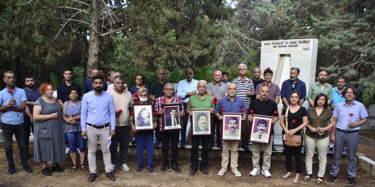 Elif Tuncer ve İHD yöneticileri 32. ölüm yıldönümlerinde anıldı