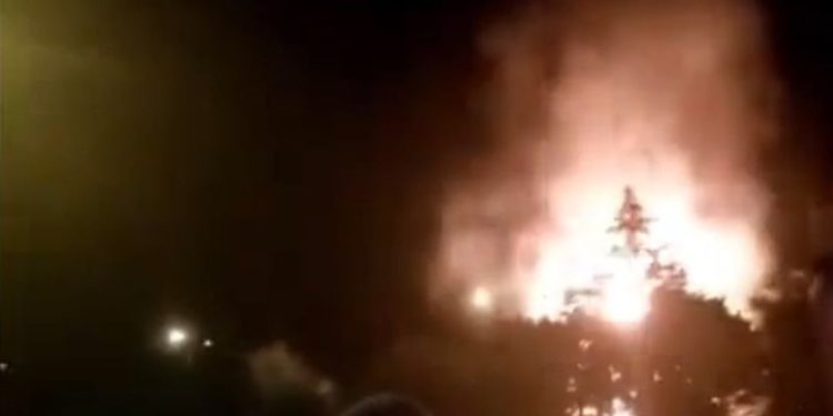 Elmadağ'da patlama meydana geldi: Konteyner yüklü tırda yangın çıktığı açıklandı