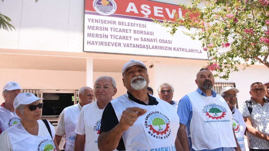 Emekliler Mersin ve Eskişehir'de sokağa indi: 'Sadaka değil, hakkımızı istiyoruz'