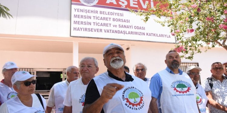 Emekliler Mersin ve Eskişehir'de sokağa indi: 'Sadaka değil, hakkımızı istiyoruz'