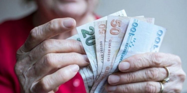 'Emekliler maaş zammında kandırıldı'