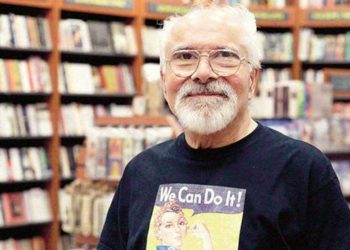 Emre Kongar'ın omzu kırıldı