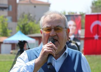 Er meydanlarının 59 yıllık gür sesi: Şükrü Kayabaş