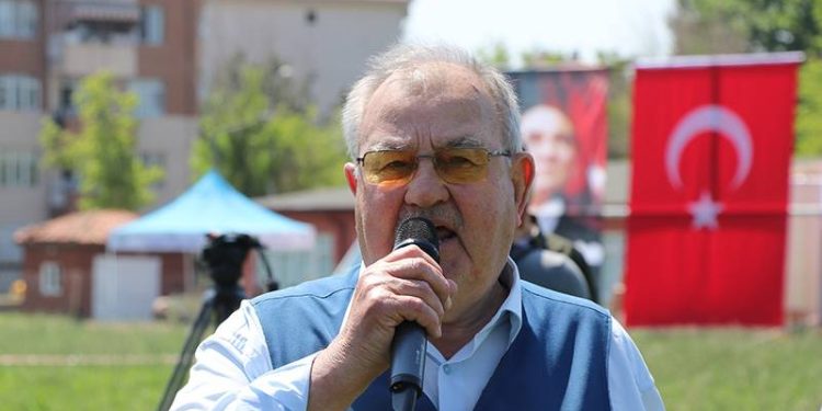 Er meydanlarının 59 yıllık gür sesi: Şükrü Kayabaş