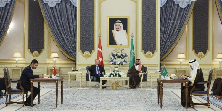 Erdoğan, Suudi Arabistan'da: İki ülke arasında beş yeni anlaşma