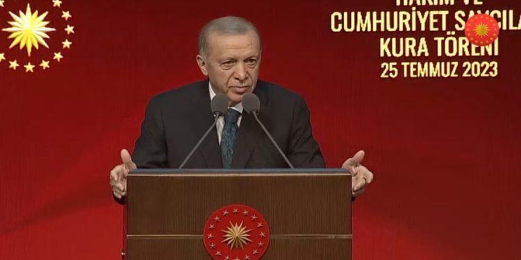 Erdoğan’dan hakim ve savcılara: Parayı pulu her zaman bulursunuz ama hukuk bulunmaz