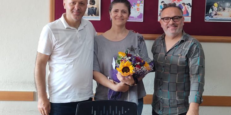 Erdoğan’ın konvoyuna yumurta attığı iddiasıyla ihraç edilmişti! 9 yıl sonra öğretmenliğe geri döndü