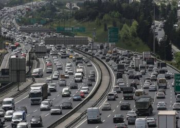 Erzincan'da şarampole devrilen minibüsteki dört kişi öldü, 10 kişi yaralandı