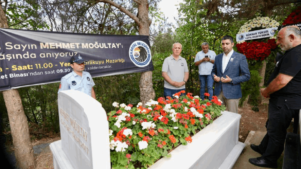 Eski bakan Mehmet Moğultay mezarı başında anıldı