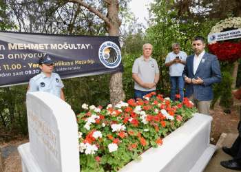 Eski bakan Mehmet Moğultay mezarı başında anıldı