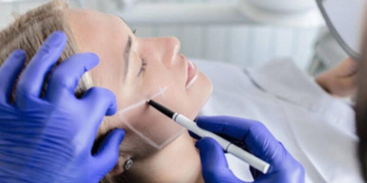 'Estetik ameliyatlar için doğru yaş beklenmeli'