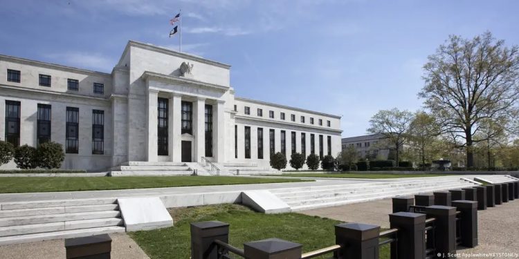 Fed politika faizini 25 baz puan artırdı