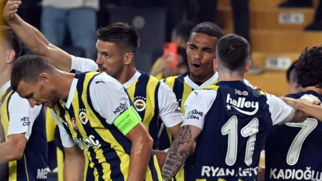 Fenerbahçe, Zimbru'yu 5-0 mağlup etti