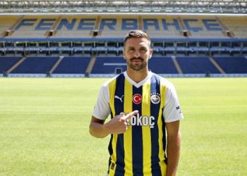 Fenerbahçe taraftarıyla birçok kupa kazanmak istiyorum