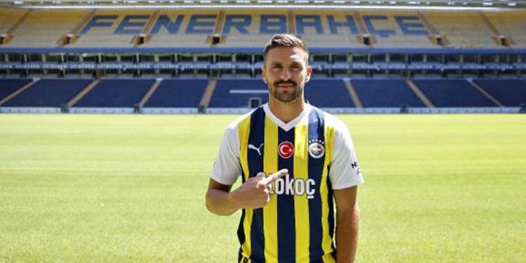 Fenerbahçe taraftarıyla birçok kupa kazanmak istiyorum