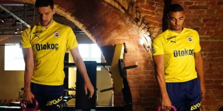 Fenerbahçe'nin yeni transferleri, Rusya kampına katıldı