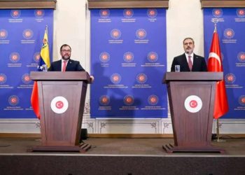 Fidan ve Venezuelalı bakandan ortak açıklama: Dış müdahalelere karşıyız