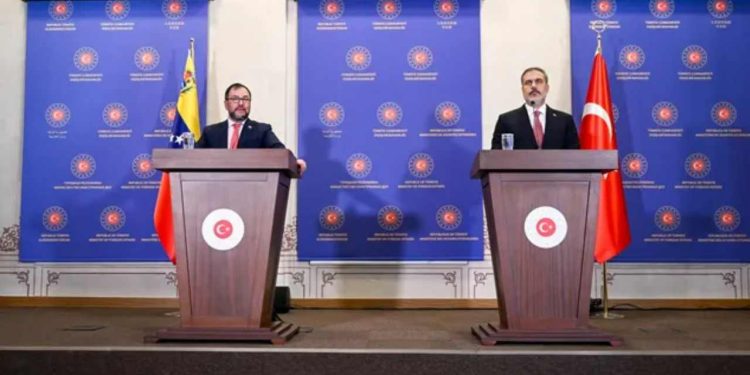 Fidan ve Venezuelalı bakandan ortak açıklama: Dış müdahalelere karşıyız