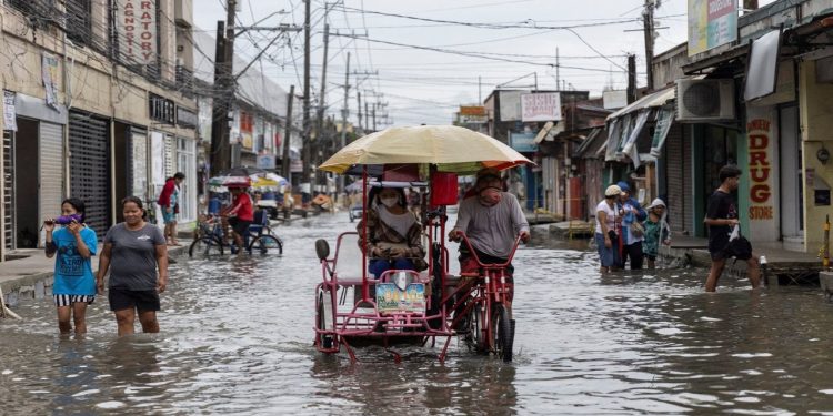 Filipinler'de Doksuri Tayfunu nedeniyle en az 36 kişi öldü: Tropik fırtına Çin'e ulaştı