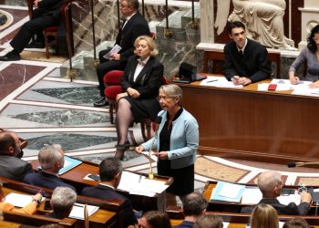 Fransa kamu düzenini tehdit eden paylaşımlara ceza tasarısını görüşüyor