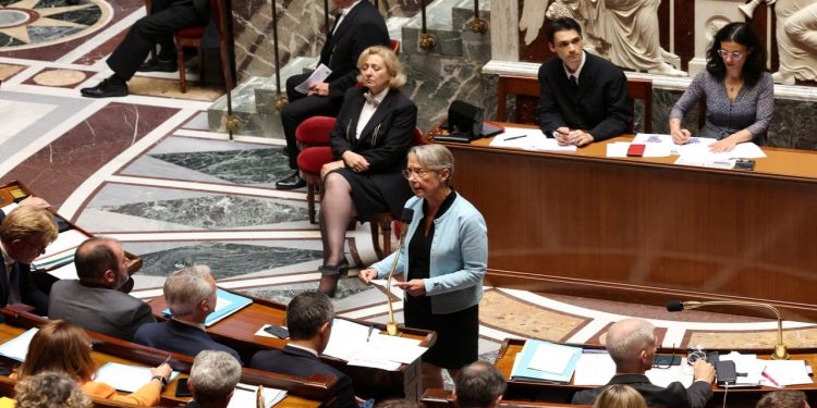 Fransa kamu düzenini tehdit eden paylaşımlara ceza tasarısını görüşüyor