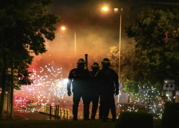 Fransa’da Nahel için gündüz ‘beyaz yürüyüş’ ve yas, gece havai fişek ve yağma