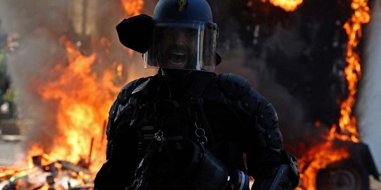 Fransa'da çatışmalar devam ediyor: Polisin öldürdüğü gencin büyükannesi 'Protestoları durdurun' dedi