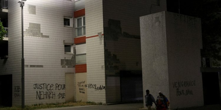 Fransa'da eylemlerin altıncı günü: 157 kişi gözaltına alındı, bir itfaiyeci öldü