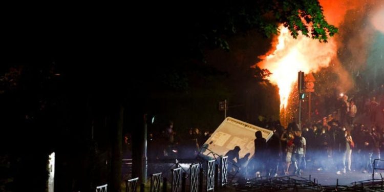 Fransa'da gözaltına alınan bin kişinin yaş ortalaması 17