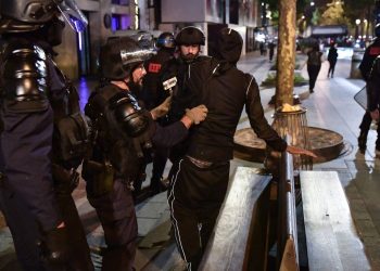 Fransa'da olaylı protestoların 5. gecesinde 121 kişi gözaltına alındı
