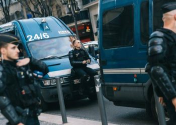 Fransa'da sokakları yangın yerine çeviren olayda yeni gelişme: O polis için 700 bin Euro toplandı