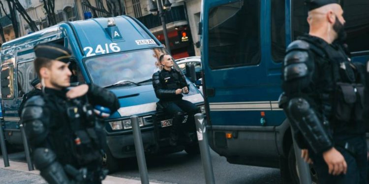 Fransa'da sokakları yangın yerine çeviren olayda yeni gelişme: O polis için 700 bin Euro toplandı