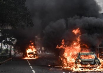 Fransa'daki gösterilerin 6. gecesinde gözaltılar sürdü