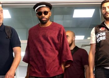 Galatasaray'da görüşmeler resmen başladı: Cédric Bakambu İstanbul'a geldi