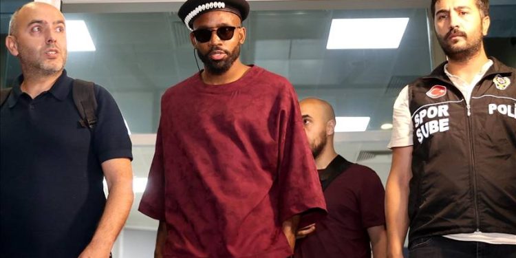 Galatasaray'da görüşmeler resmen başladı: Cédric Bakambu İstanbul'a geldi