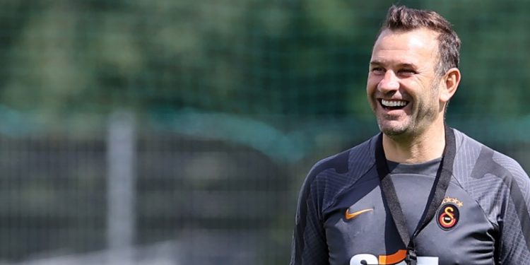 Galatasaray'ın Avusturya kamp kadrosu açıklandı; Buruk dört ismi İstanbul'da bıraktı