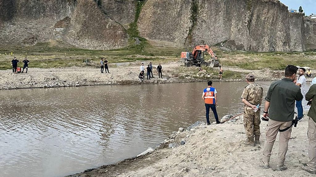 Gölete giren koyunu kurtarmak isteyen 12 yaşındaki çocuk, öldü