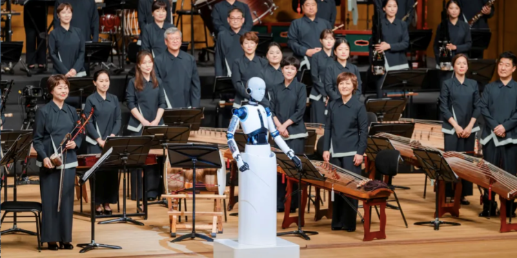 Güney Kore’de robot orkestra yönetti: “Hareketler kusursuz ama müzik kulağı yok”