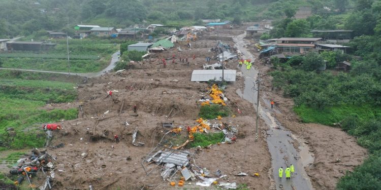 Güney Kore'de şiddetli yağışlar sele neden oldu: Ülke genelinde 20'den fazla kişi öldü