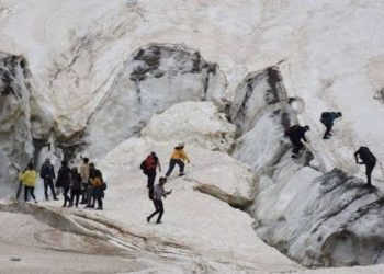 Hakkari'deki Cilo buzullarında kaybolan dört kişiden ikisi kurtarıldı