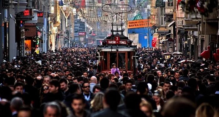 Harvard araştırması: Mutluluğun sırrı para değil, güvene dayalı sıkı ilişki!