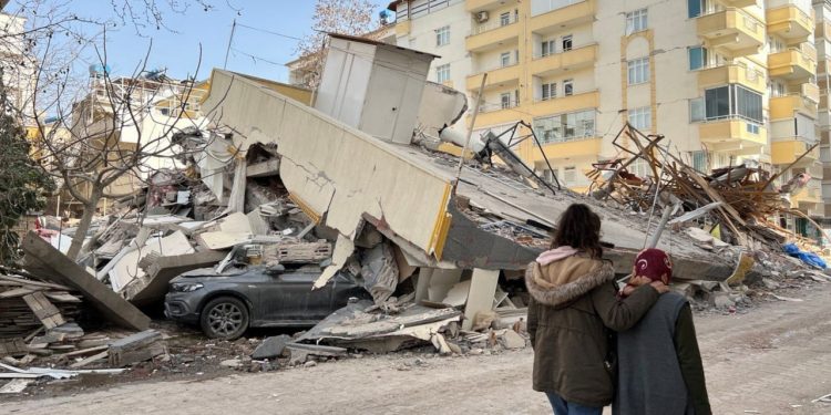 Hatay Valiliğinden enkaz altından çıkarılan araçlara ilişkin açıklama yapıldı