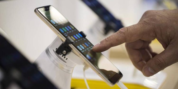 Hindistan'da cep telefonu almak için sekiz aylık bebeğini sattı