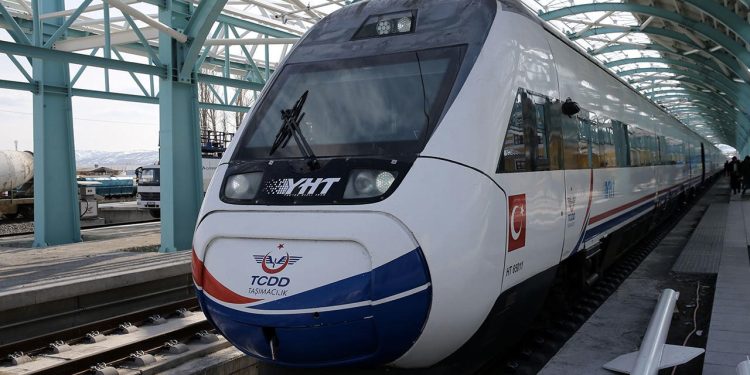Hızlı tren biletlerine zam